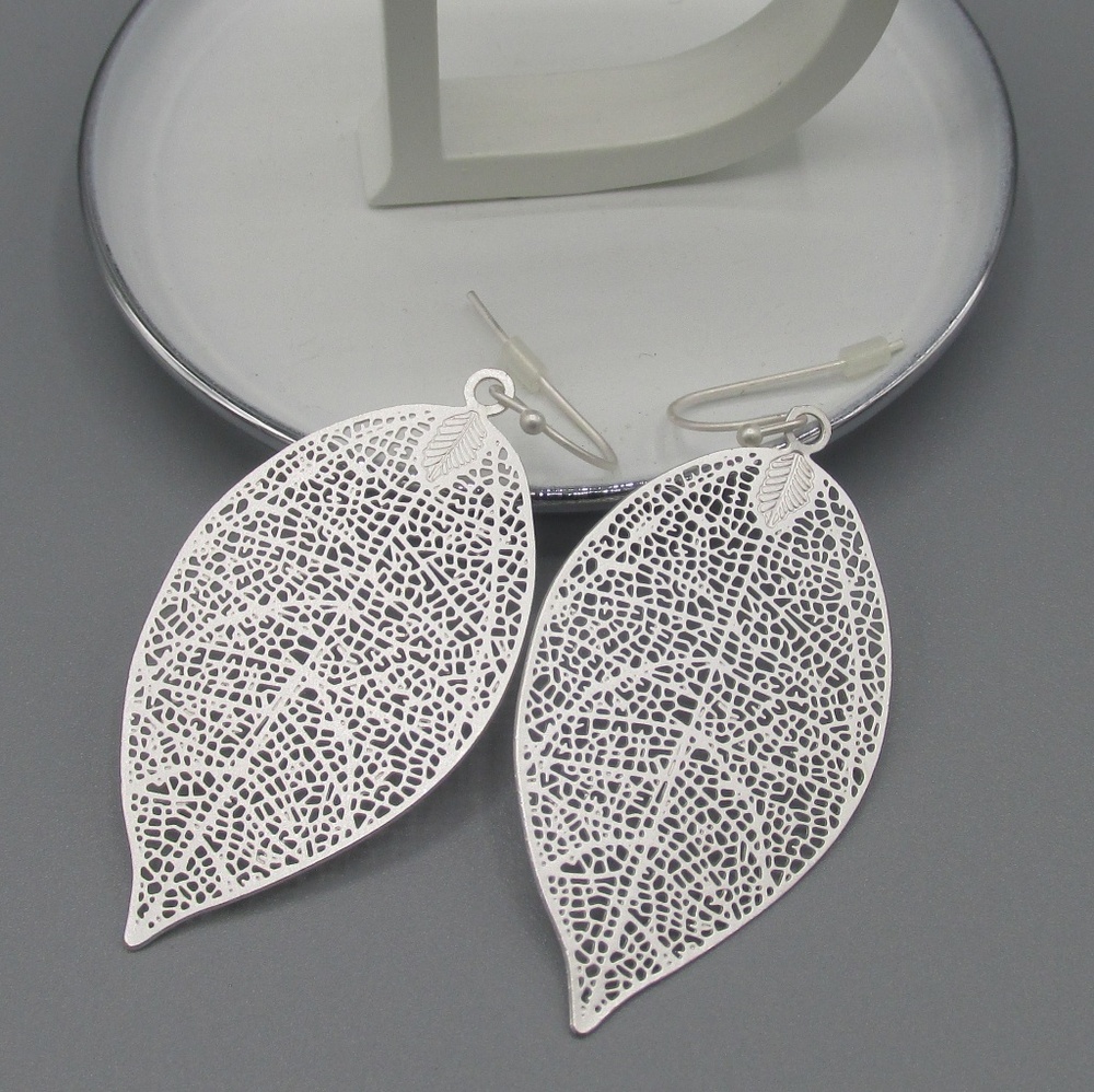 Rhodium leaf earrings - Picture 2 of 4